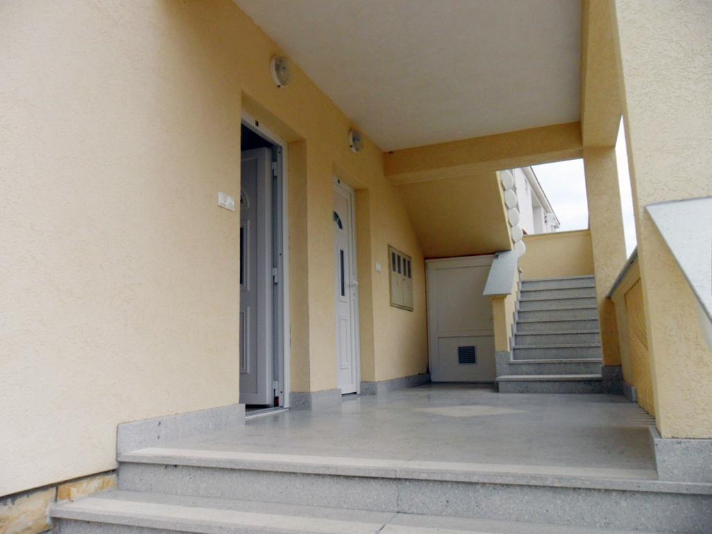 Apartments Mislav Novalja Rom bilde